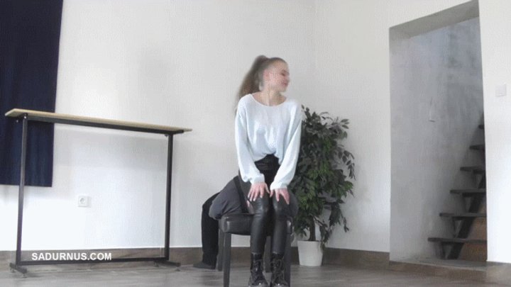 Bonnie Dolce has fun on the slave's face A mp4