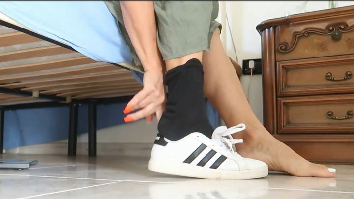 In the office in holey socks MP4