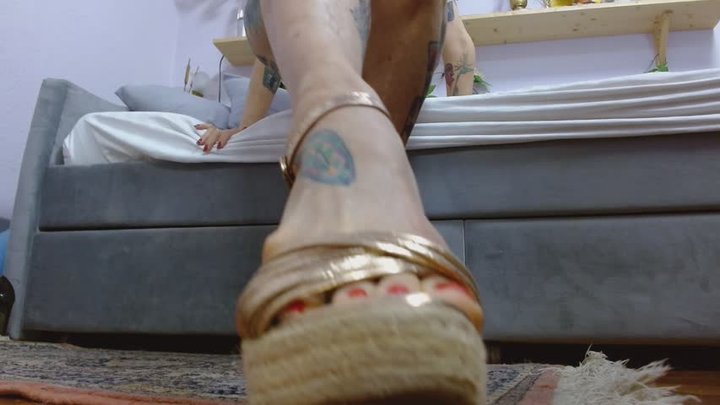 Melissa Johnson teases you with her sexy, gold wedges