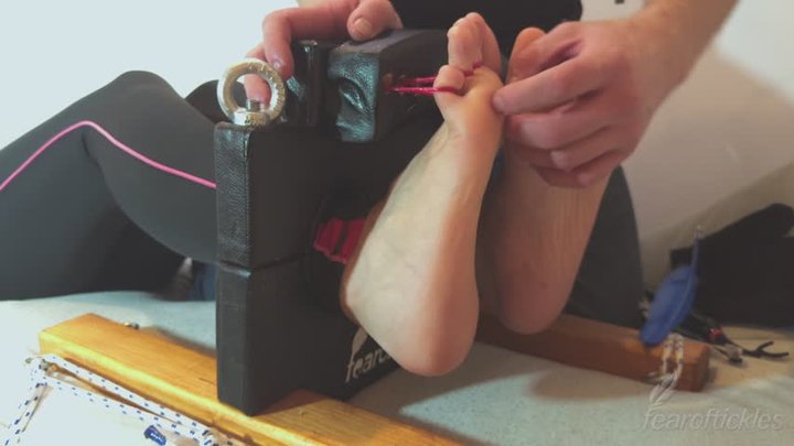 Vanilla Coworker Discovers Tickling - Soft Size 42 Soles & Upperbody