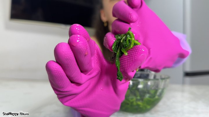 Dominant Feeder Keeps Stuffing Your Mouth with Spinach