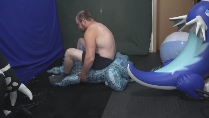 Inflatable Stegosaur ride to pop Part 2