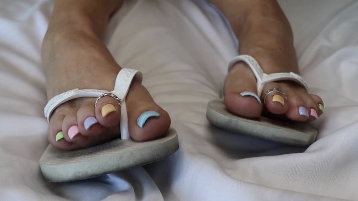 Flip Flop Toe Wiggling