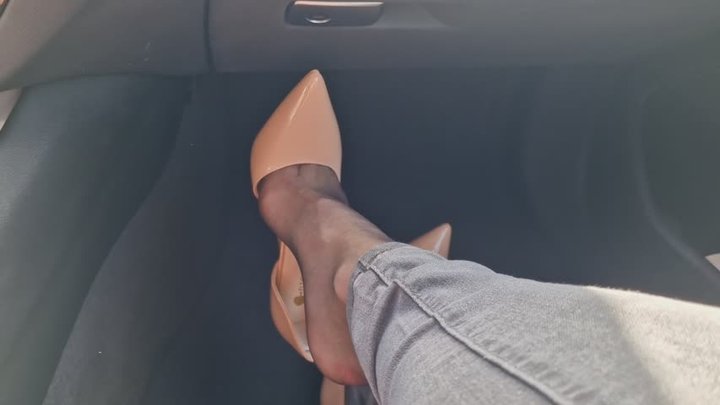 sweatyfeet in black nylons on tour HD mp4 1920x1080