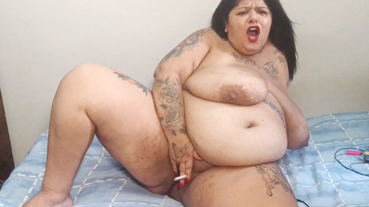 BBW Wrapped in Smoke – Confidence, Beauty & Seductive Elegance