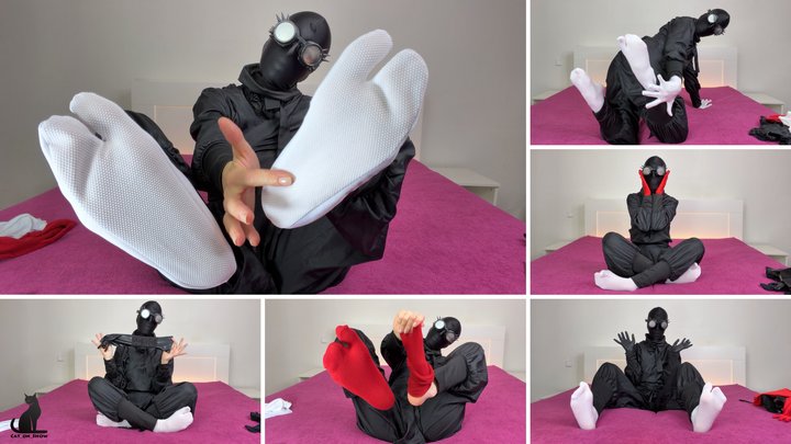 Ninja in Balaclava Getting Ready: Tabi Socks & Gloves Try On - Masked Woman Tabi