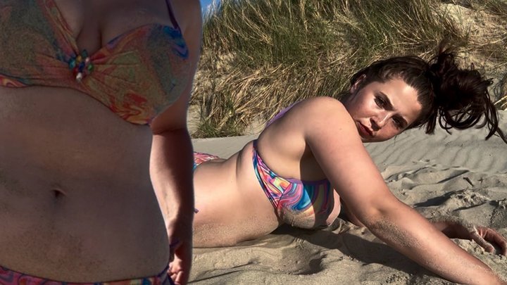 Sandy Belly Tease - MP4