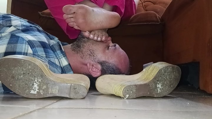 The punishment with the clogs continues