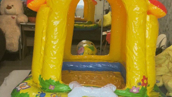poping inflatable house