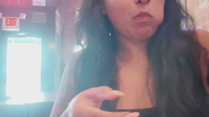 Lust in The Art of Eating : Spicy Chicken Wings, French fries and Salad
