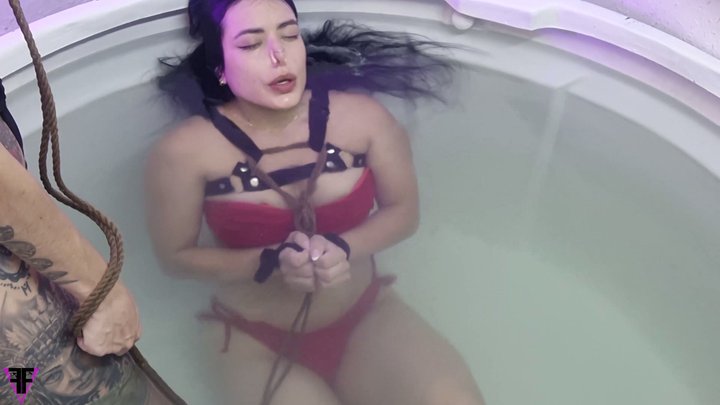 WMV NEW BDSM underwater Moonblack bondage ropes training apnea Yessica Bunny 842