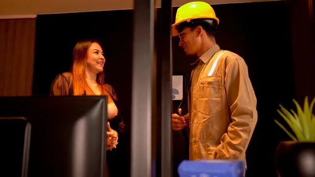 Internet Service Worker Thiago Lopez Hooks Up Wifi to Busty Milf Daniela Gomez