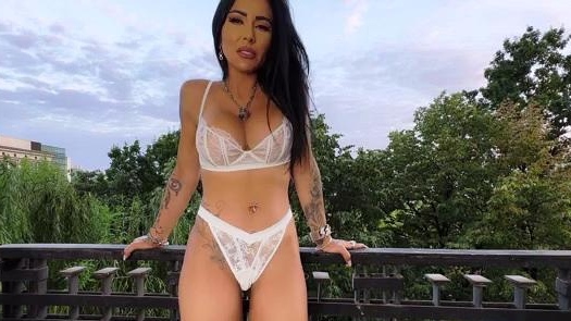 Mistress Kennya - Cuckolding On The Balcony