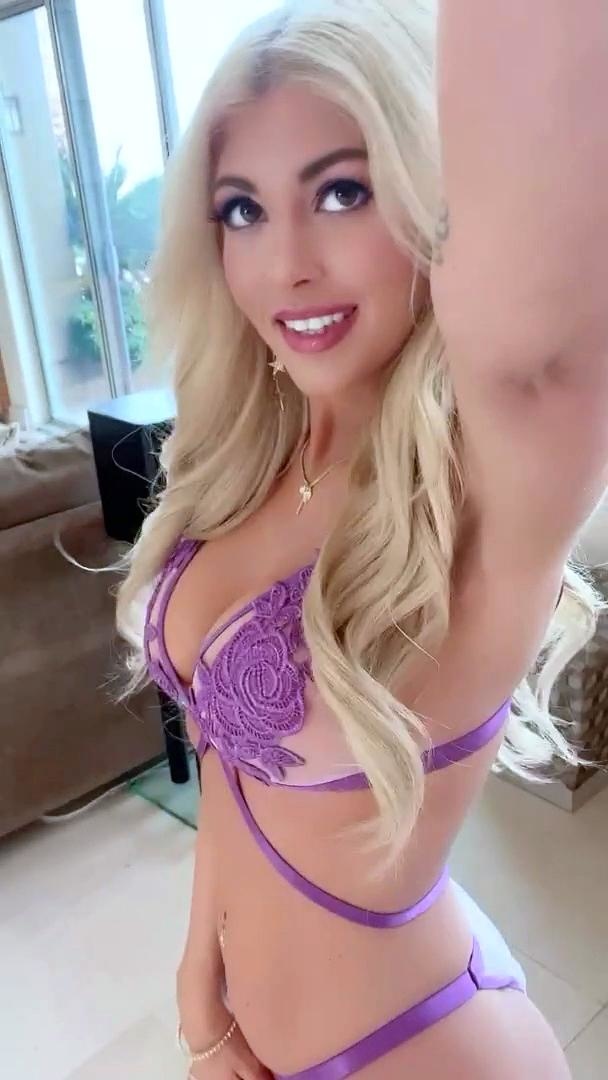 Kayla Kayden horny for you! Subscribe to my onlyfans!