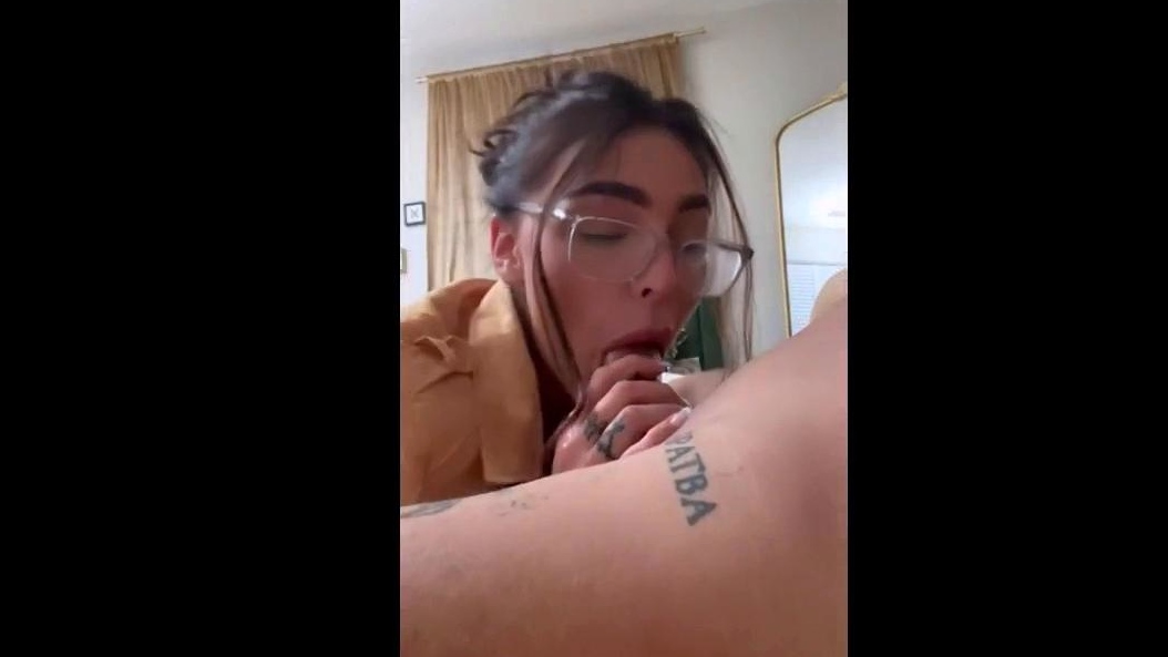 Emily Rinaudo AOT Cosplay Sex Tape