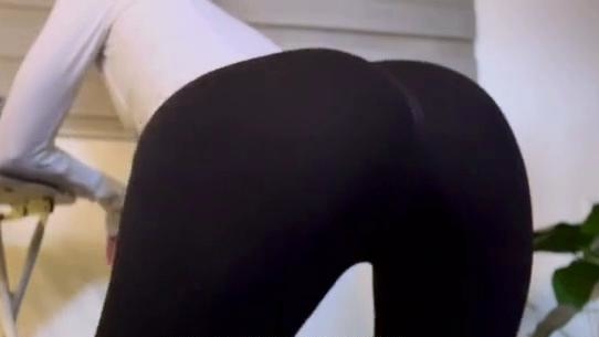 Hannah Robins - Jerk Off next to wifey to my Yoga Pants