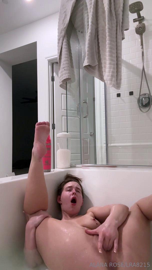 Alana Rose Pleasures Her Wet Pussy In Bathtub Onlyfans