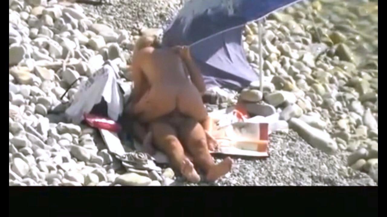 My niece Ella gets laid on public beach