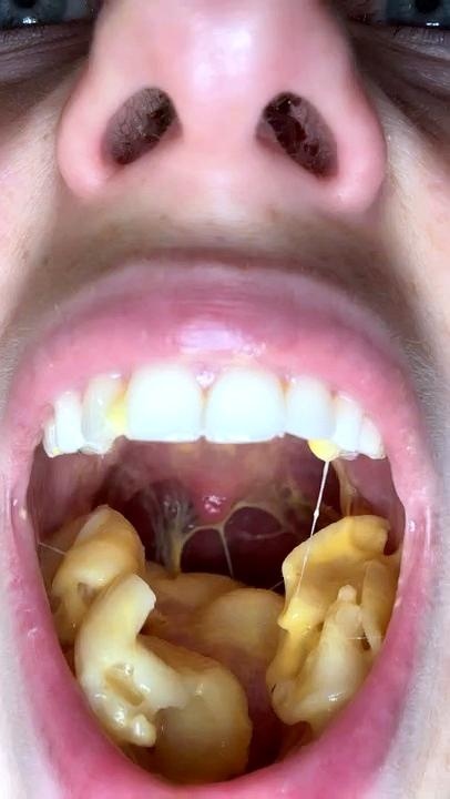 Giantess Ashton - Cheesy Eating Sounds And Burping