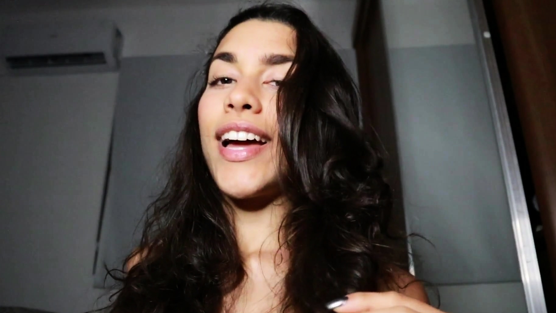 Teen babe gives a blowjob and jerking his cock