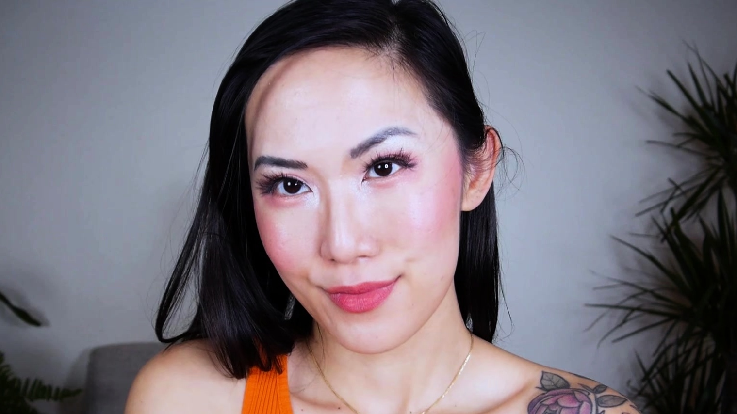 Solo mature masturbating on webcam