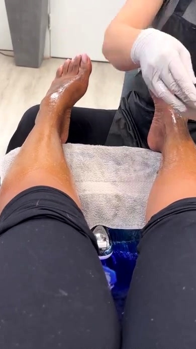 Amateur Foot Fetish Girlfriend Sucks and gives a Footjob