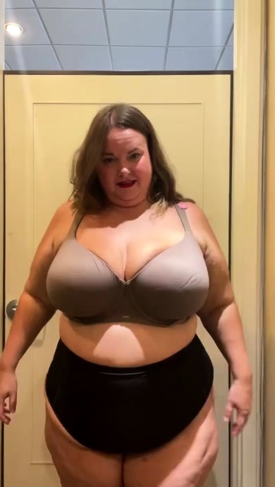 Fat BBW with big boobs masturbating and squirtin on cam