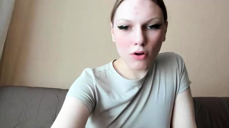 Brunette Couch Webcam Solo Fun Masturbating