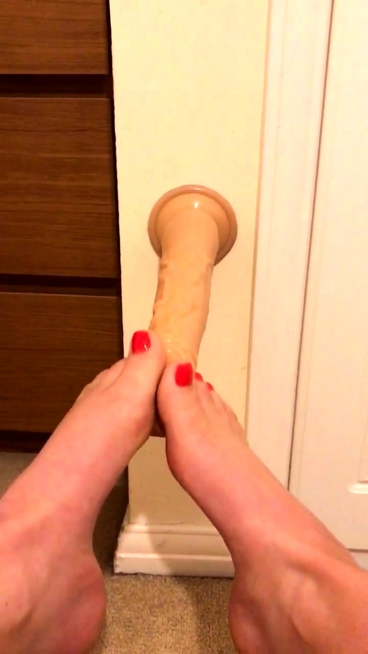 Maitresse Madelines solo foot fetish POV