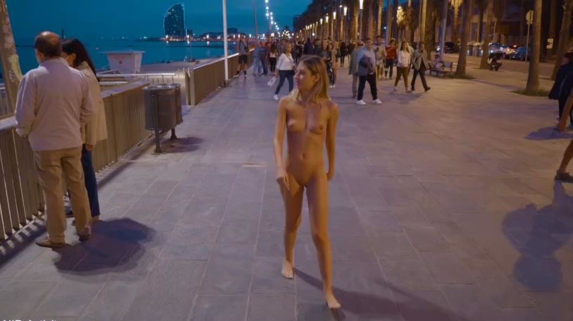 Catia Nude in Public