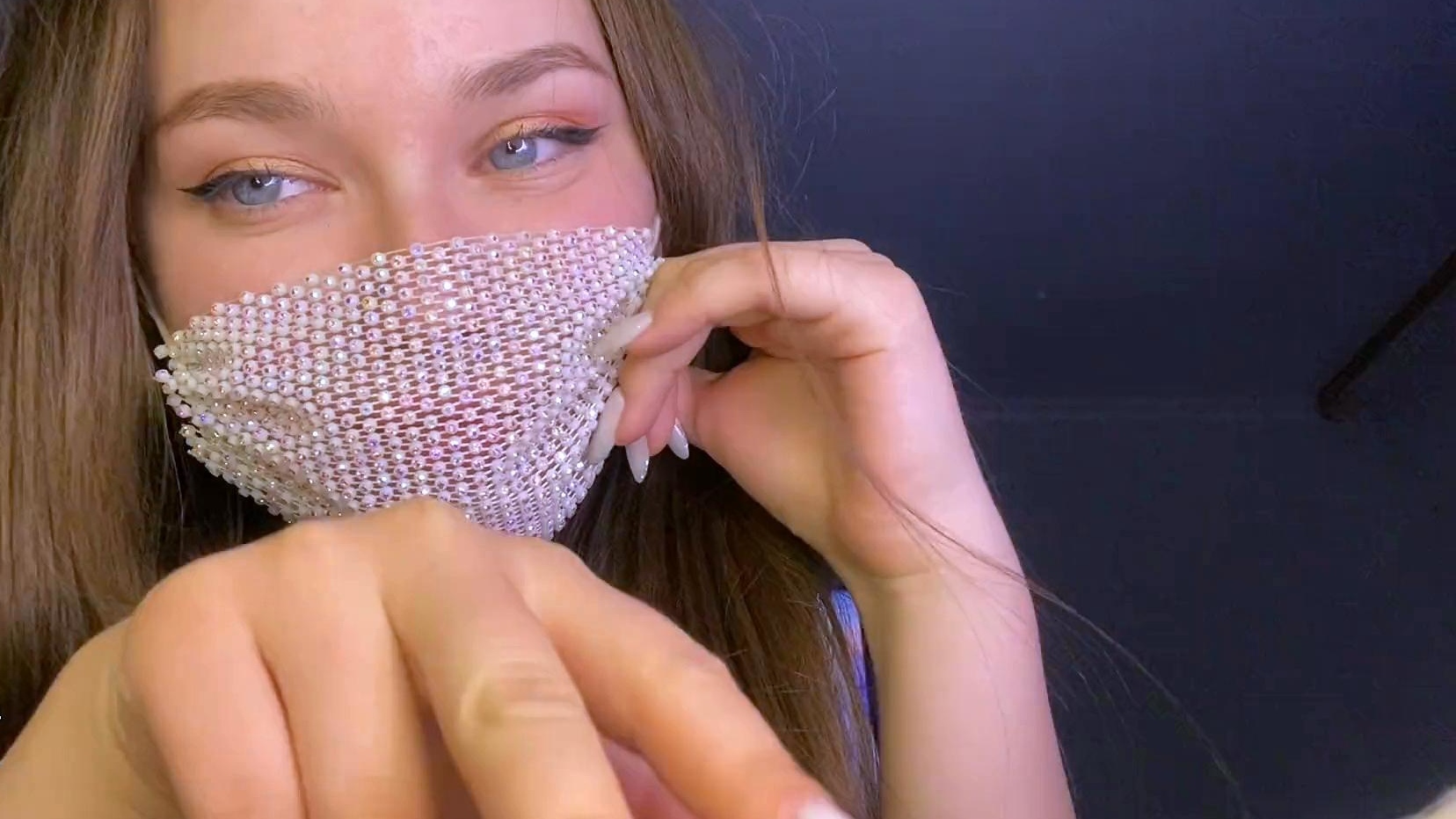 Virtuel sex med en smuk pige. Rollespil kneppet online