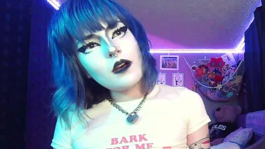 Sexy Alt-Goth with Bubble Booty Rides Dildo