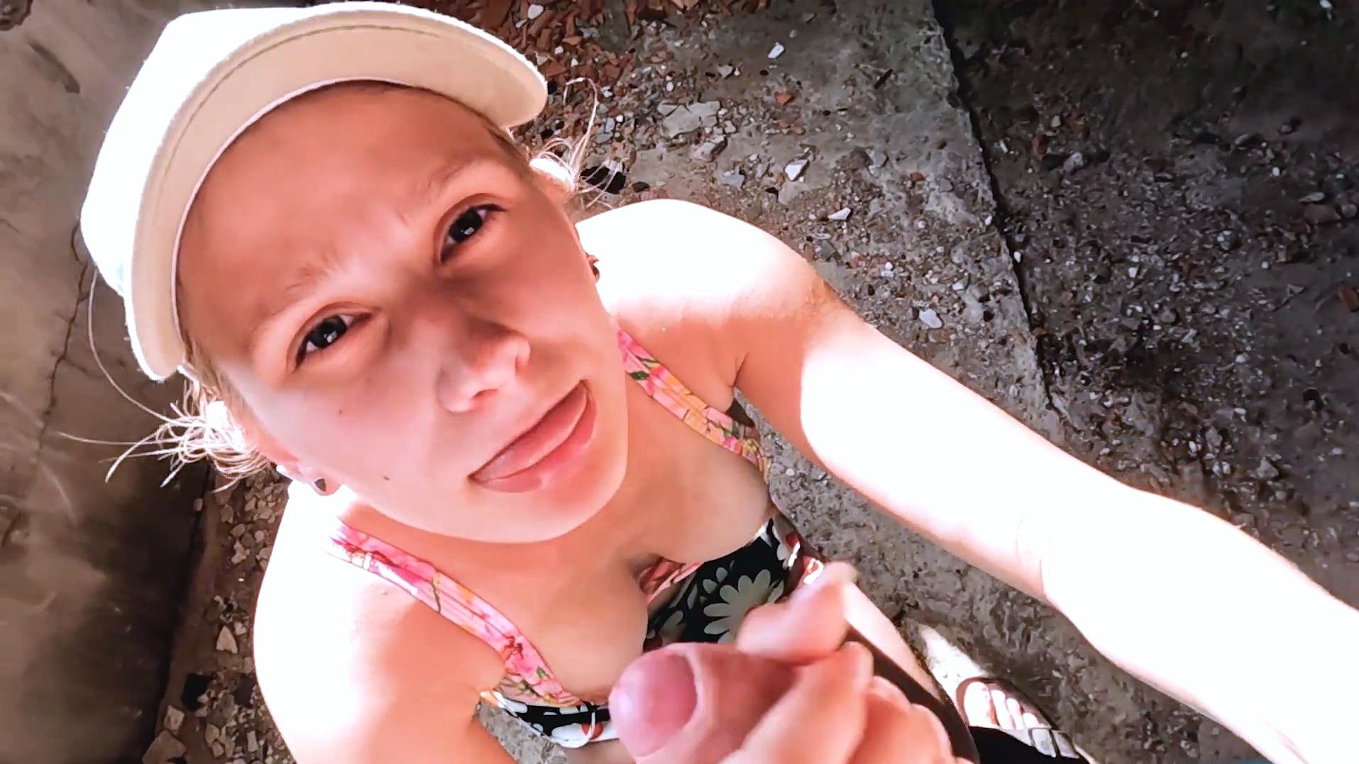 Fucked her on a deserted place, she was scared