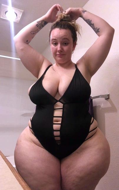 Hot Fat German BBW Ex Girlfriend masturbating in the shower