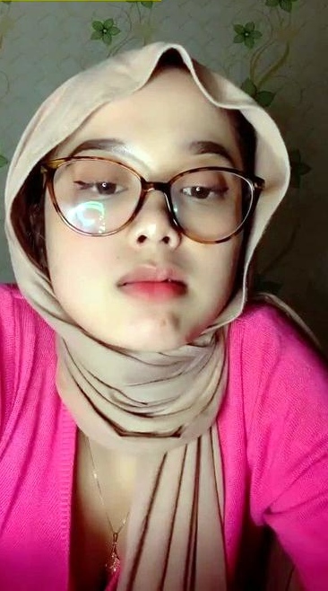 Baby icha live sambil pamer toge mulus putih