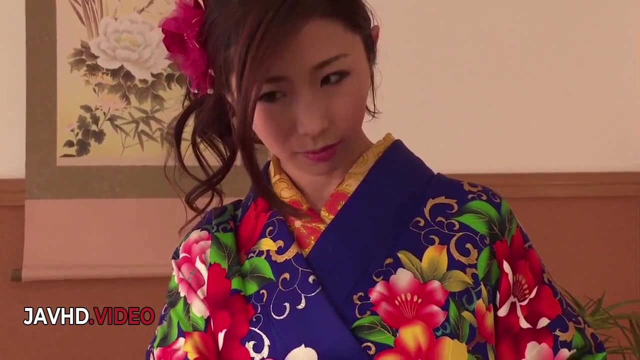 Seductive Japanese Woman In Kimono Gives Hot Blow Job On Cam With Ayumi Shinoda