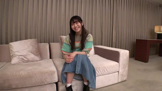 綺麗な顔立ちの爽やかな笑顔美女が艶めく始まりのキス
